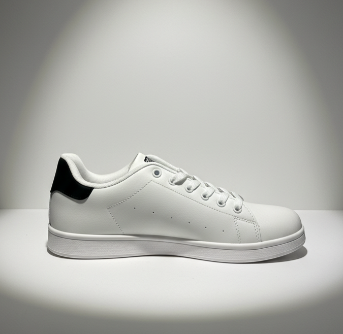 Zapatillas Blancas Minimalistas Unisex | Calzado Casual de Moda con Talón Negro | Zapatillas Urbanas Estilo Clásico y Versátil